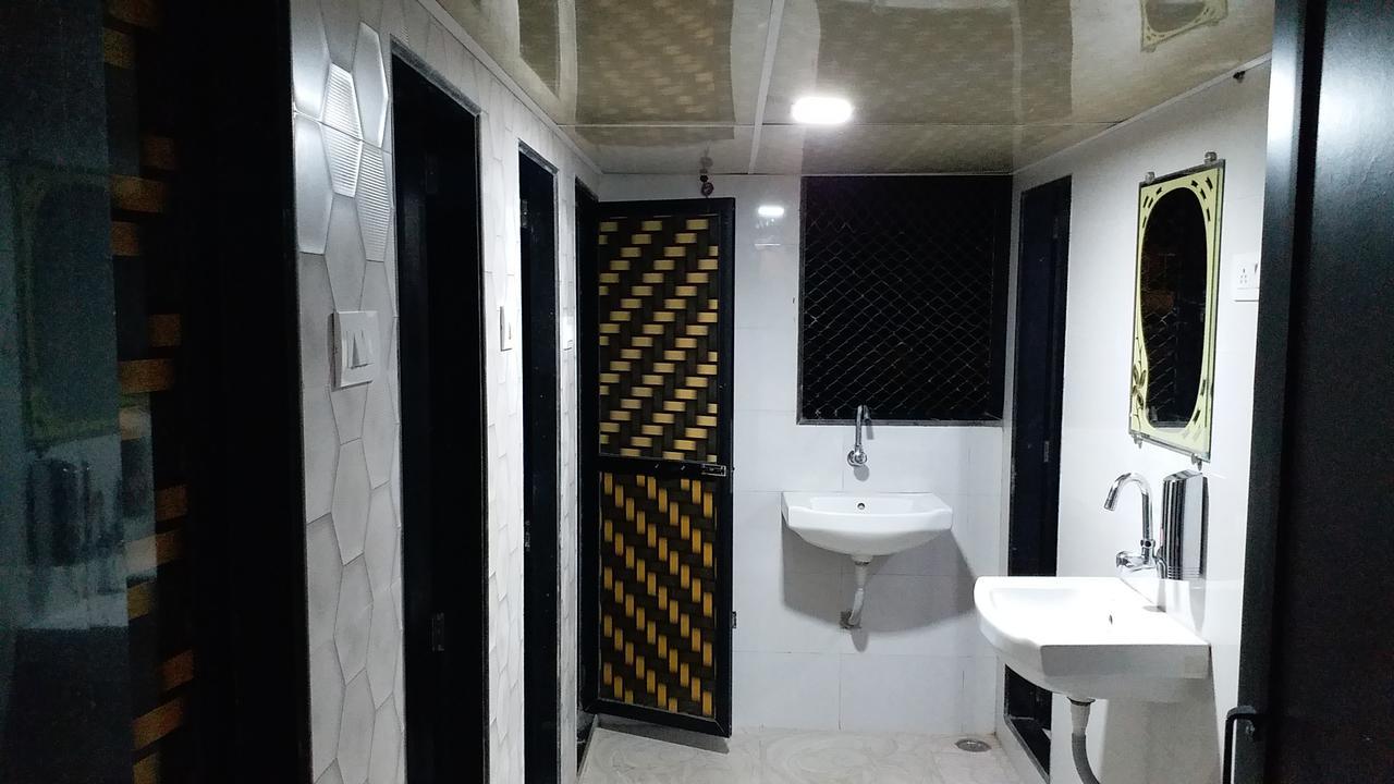 One Step Hostel Мумбай Екстериор снимка