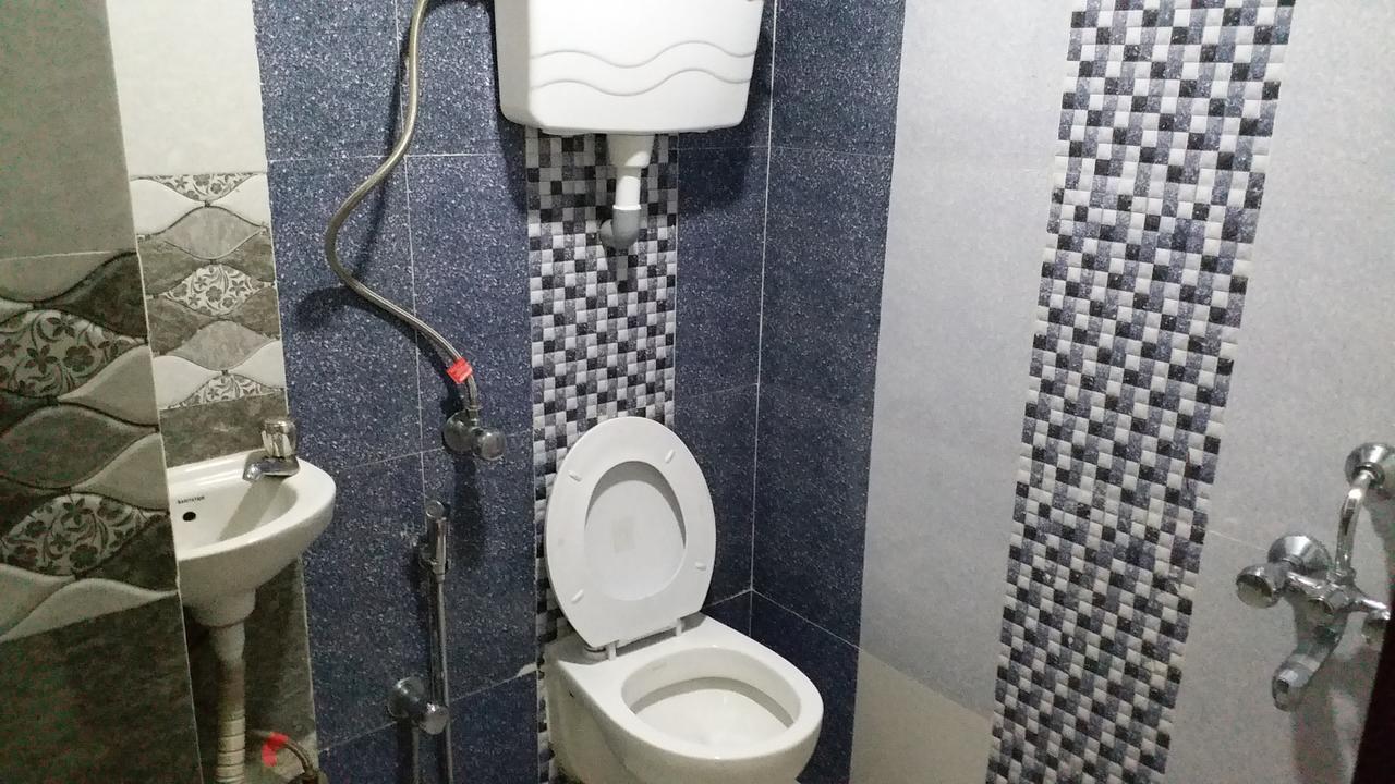 One Step Hostel Мумбай Екстериор снимка